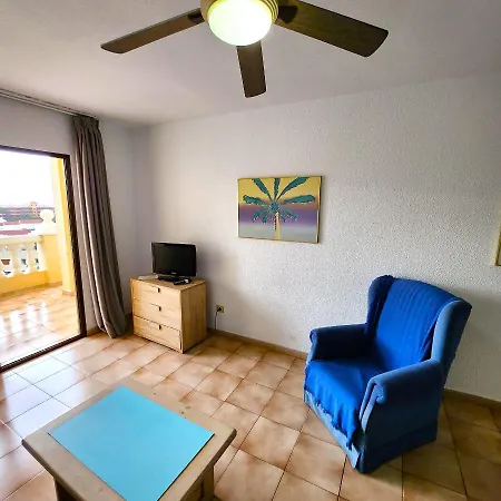In Castle Harbour With Great Views C104 Apartment